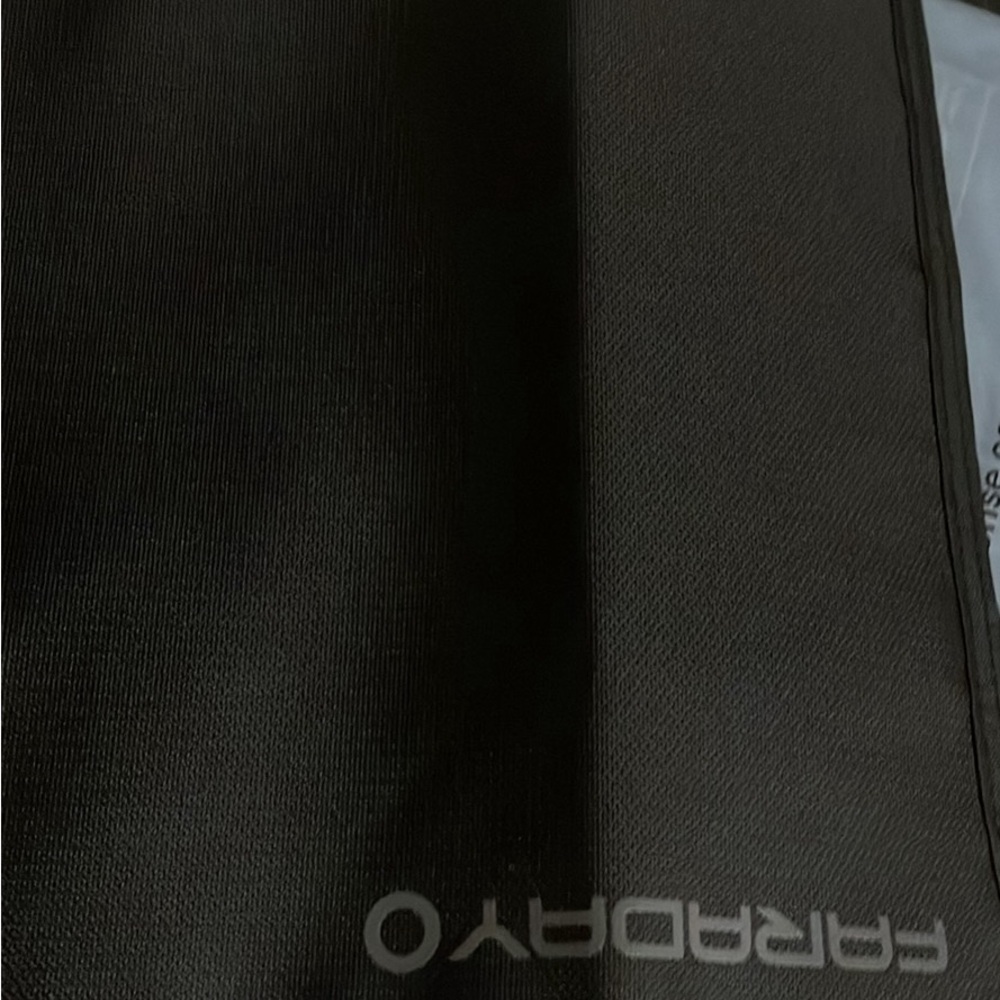 Faraday signal blocking laptop bag